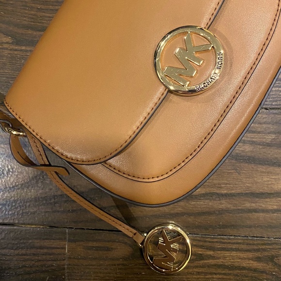 NEW w/ TAGS Michael Kors Saddle Crossbody “Lillie” Leather Bag - Picture 7 of 9
